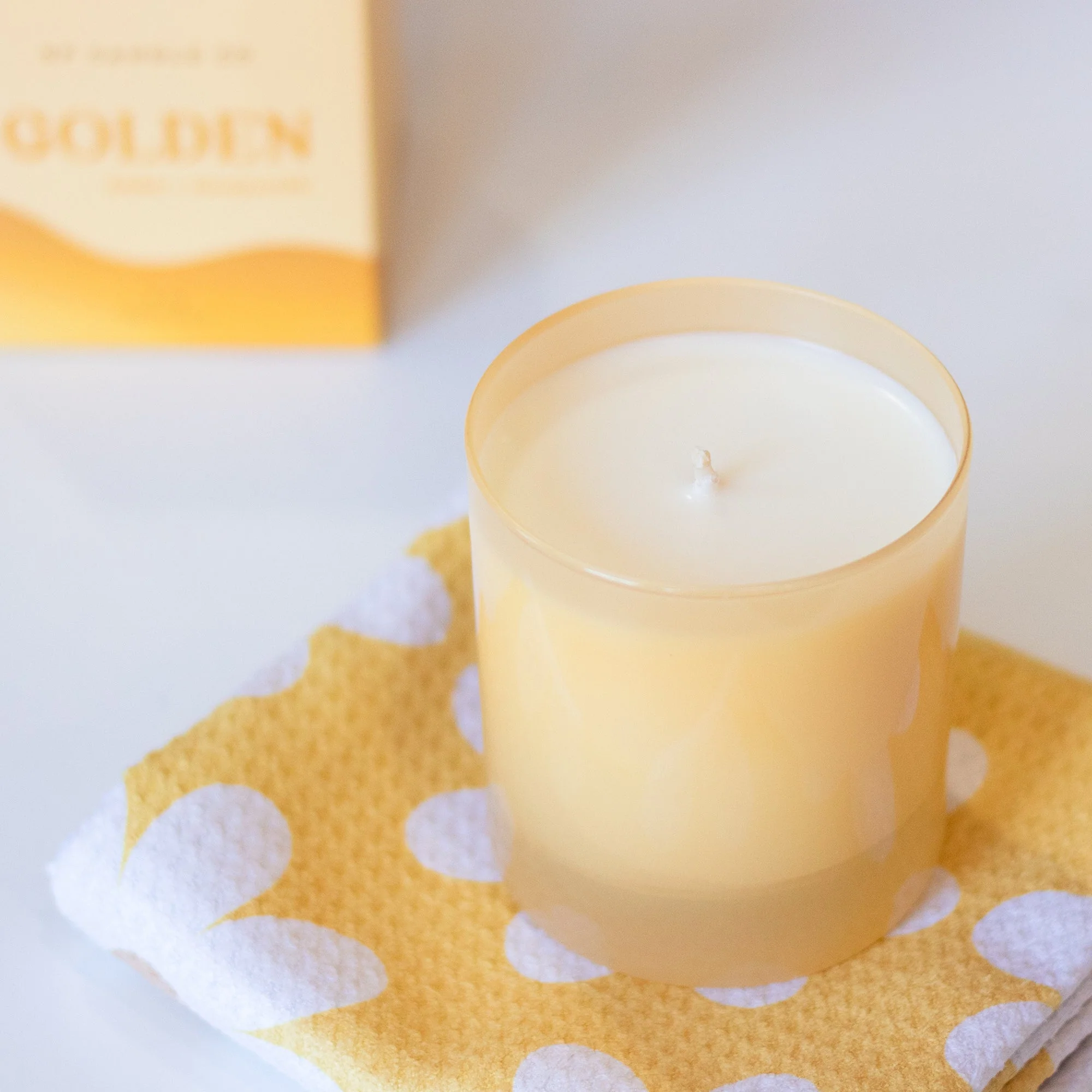 Golden 9 oz. Hue Soy Candle - Amber & Honeysuckle - Image 4