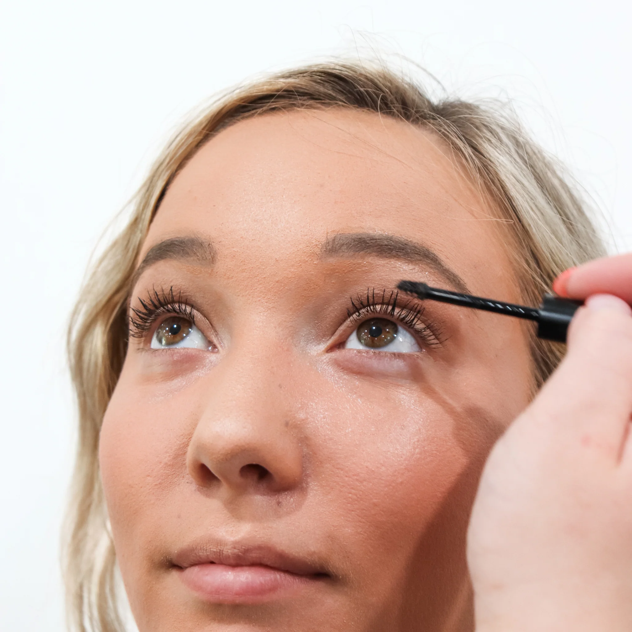 Versatile Invisible Gel For Eyebrows And Lashes - Image 3