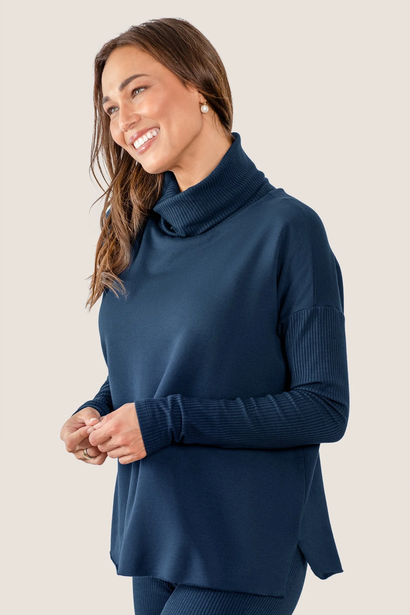 Turtleneck Top with Light Hug Bra-Free Shelf - Image 10