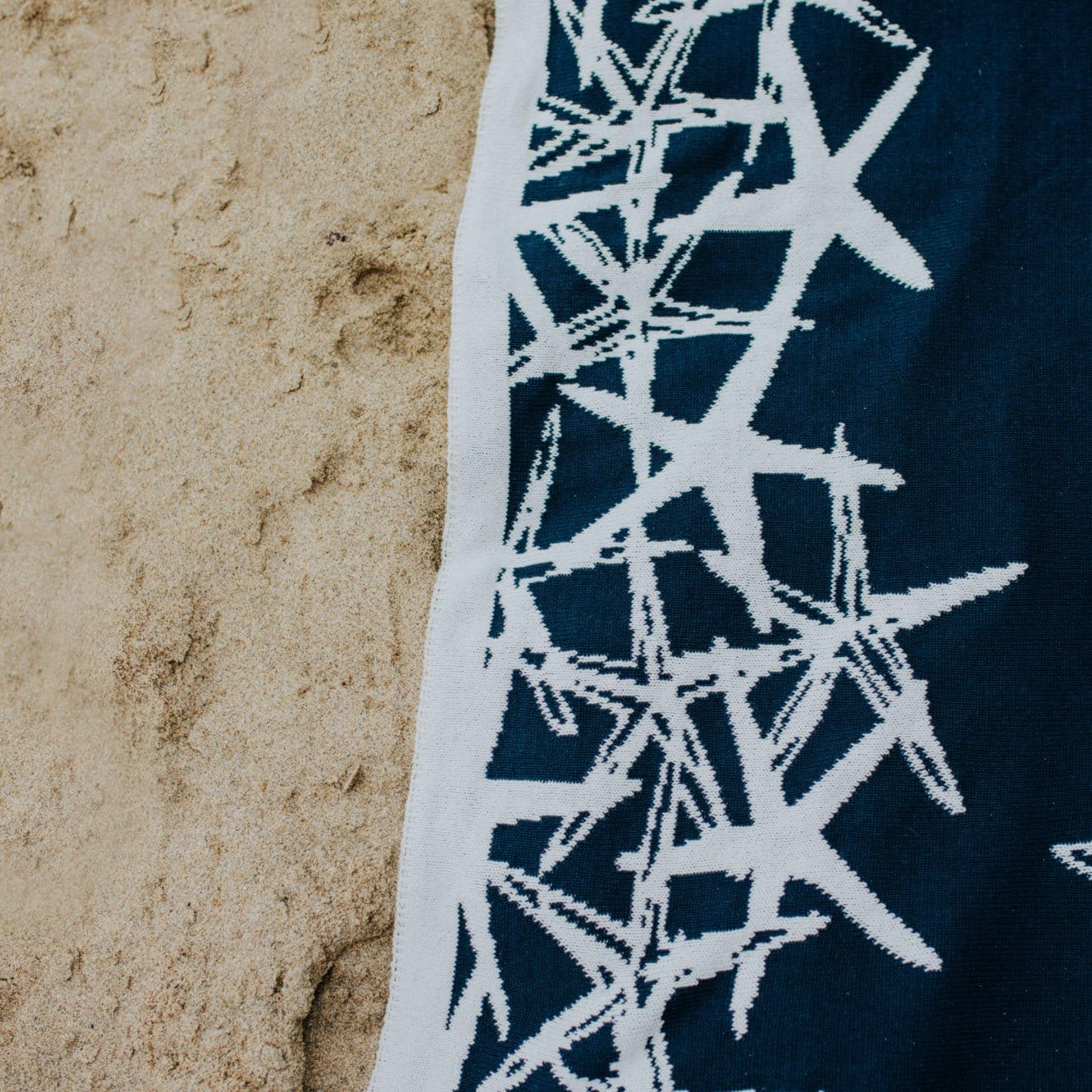 Reversible Sustainable Coastal Knit Throw Blanket - Tumbling Starfish - Image 4