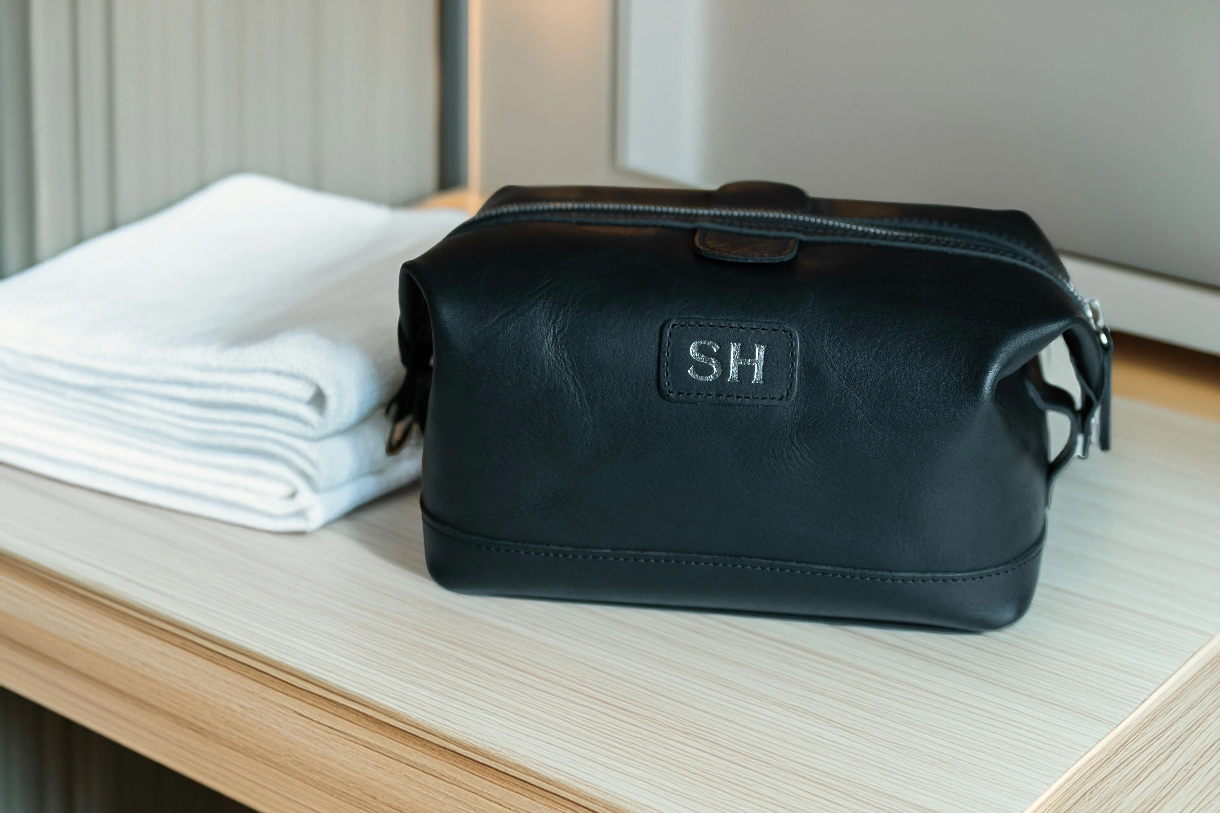 Classic Leather Ryder Dopp Kit - Image 16